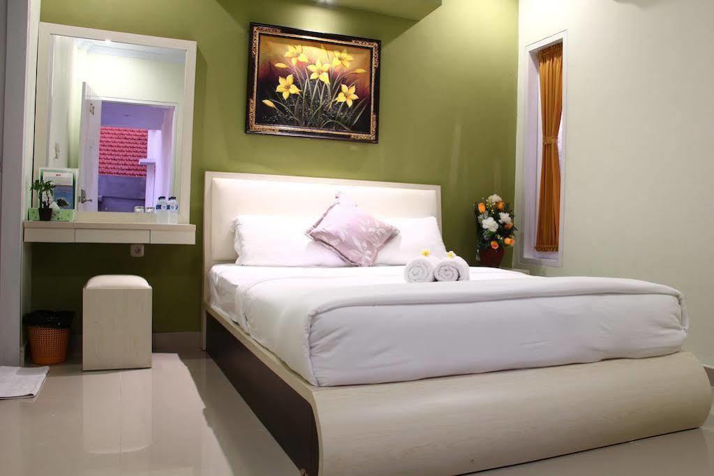 Dedy Beach Inn Кута Екстер'єр фото