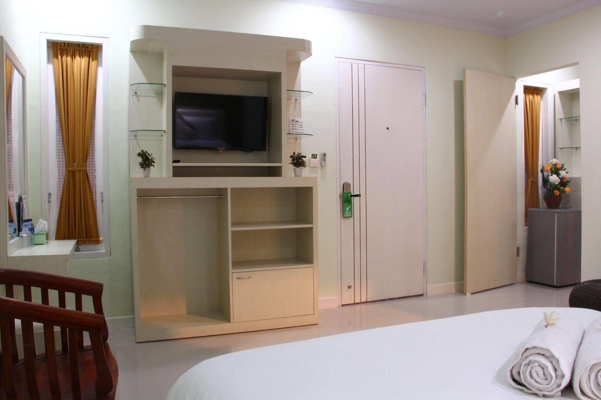 Dedy Beach Inn Кута Екстер'єр фото