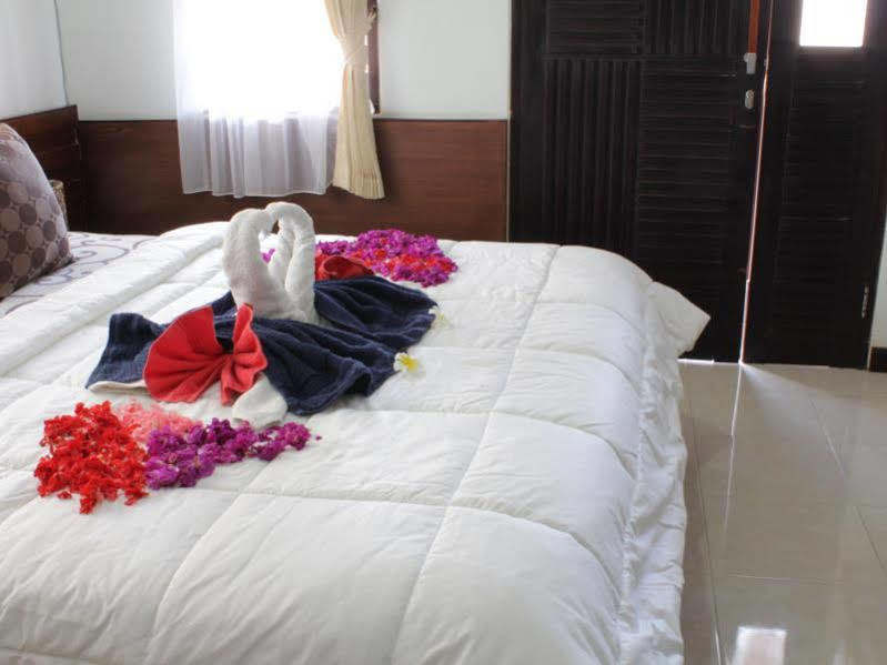 Dedy Beach Inn Кута Екстер'єр фото