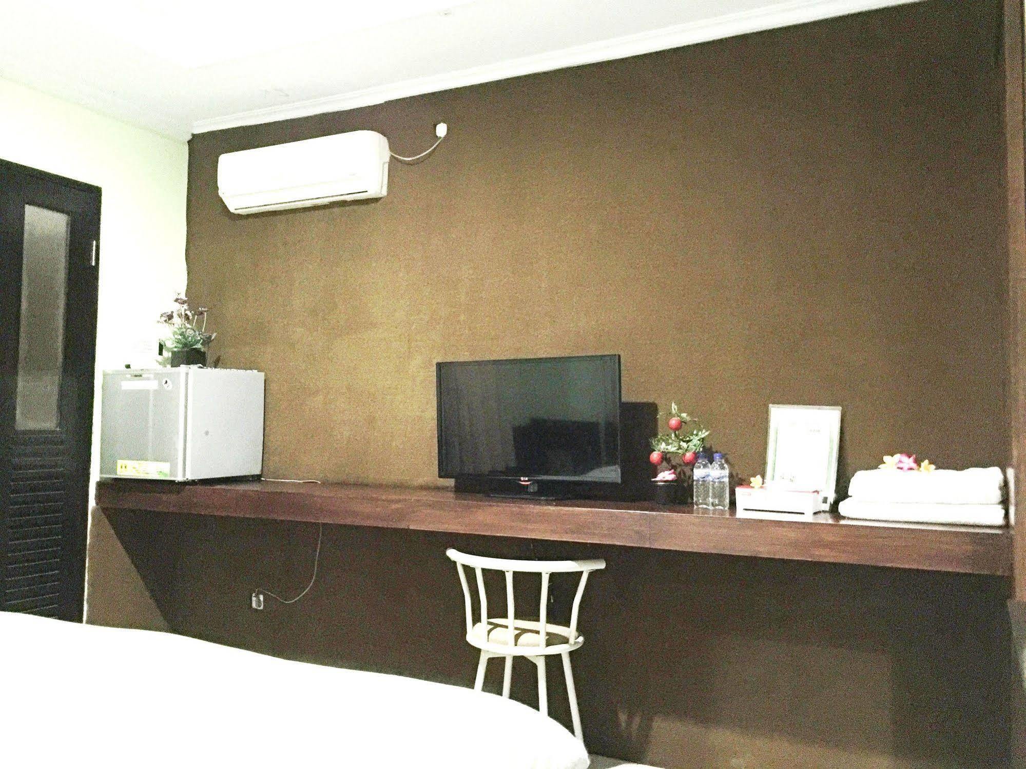Dedy Beach Inn Кута Екстер'єр фото